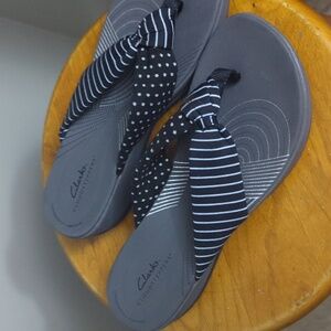 Clark's cloudsteppers flip flops